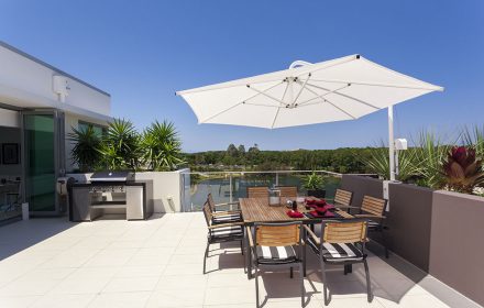 Barbecue-in-terrazzo-si-può-fare-la-grigliata-sul-balcone