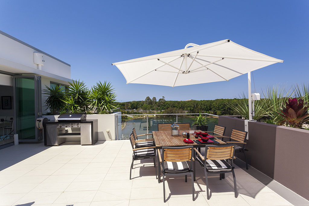 Barbecue-in-terrazzo-si-può-fare-la-grigliata-sul-balcone