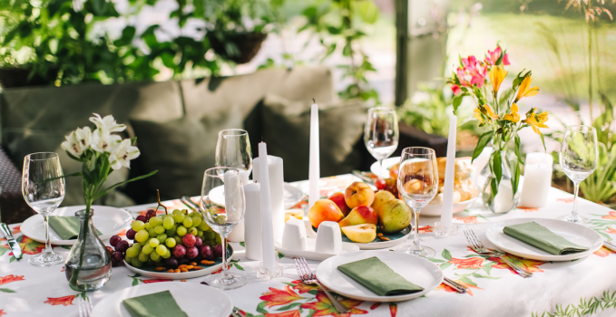 Idee per decorare la tavola in estate