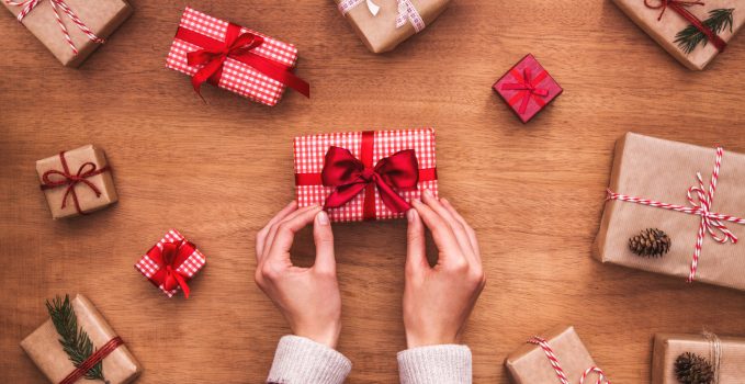 Come incartare un regalo in modo facile e veloce